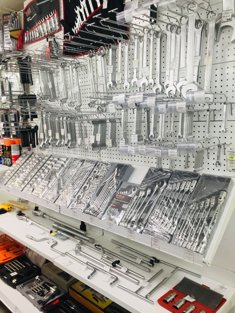 витрина Автомастер, Екатеринбург.jpg витрина Автомастер, Екатеринбург.jpg